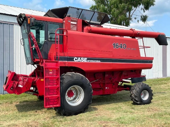 Case-IH 1640 2wd combine