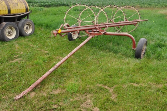 New Idea 404 4-wheel pull-type hay rake