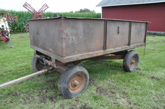 Metal barge wagon on gear