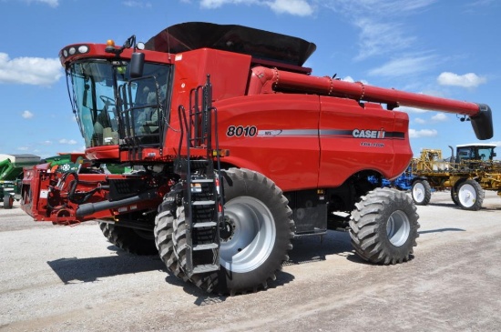 Case-IH 8010 4wd combine