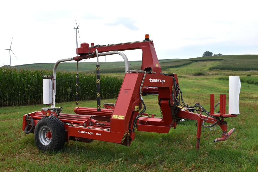Kverneland Taarup 7664 bale wrapper | Farm Equipment & Machinery | Online  Auctions | Proxibid