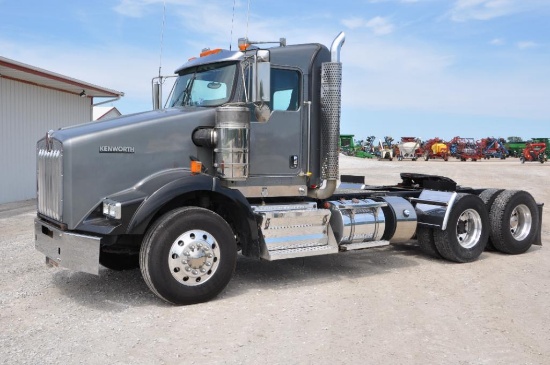 2012 Kenworth T800 day cab semi