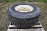 425/65R22.5 tire and wheel