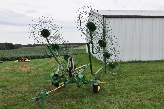 John Deere 702 8-wheel hay rake
