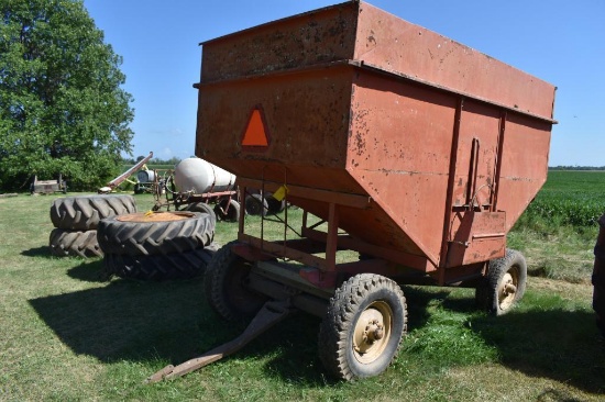 Killbros gravity wagon on John Deere gear