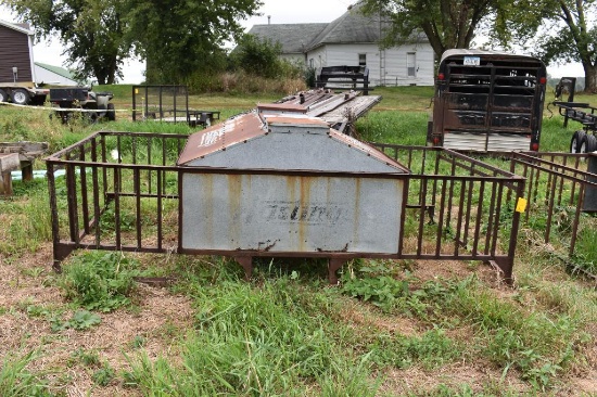 Hastings Creep Feeder w/ Cow Guards