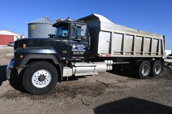 1995 Mack RD688S dump truck