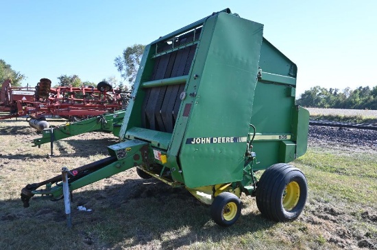 John Deere 535 round baler
