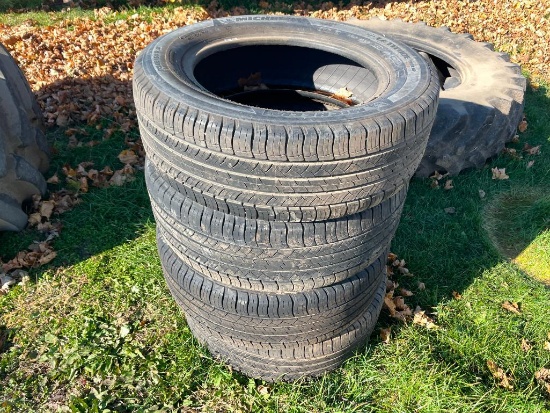 (4) Michelin 245/60R18 tires
