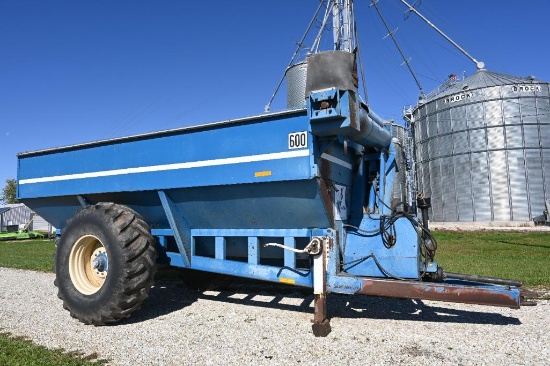 Kinze 600 grain cart