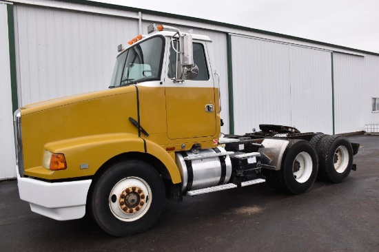 1994 White GMC Volvo day cab semi