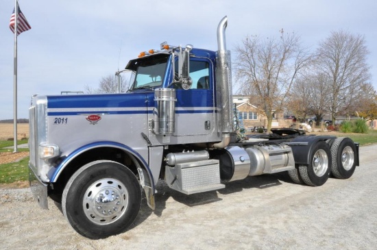 2011 Peterbilt 388 day cab semi