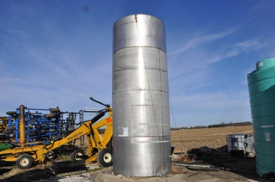 4,000 gal. vertical S.S tank