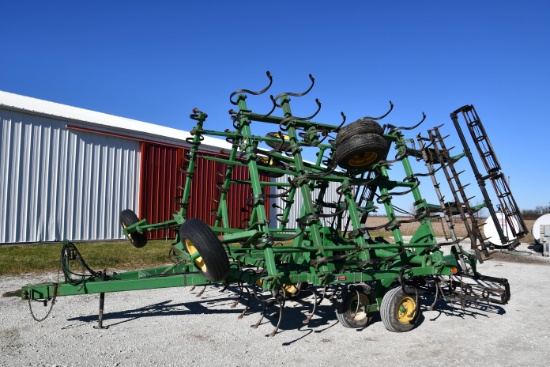 2002 John Deere 980 32' field cultivator