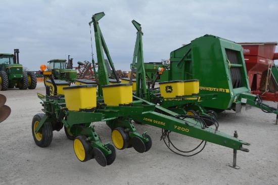John Deere 7200 8 row 30" planter