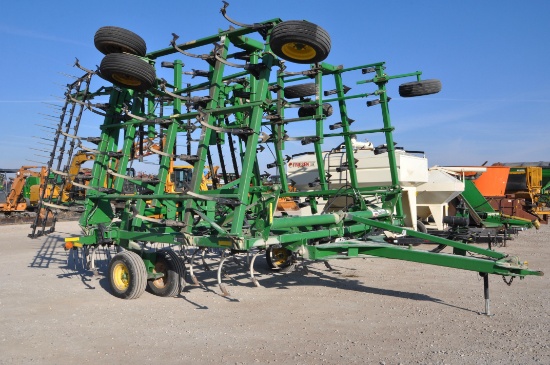 2009 John Deere 2210 45' field cultivator