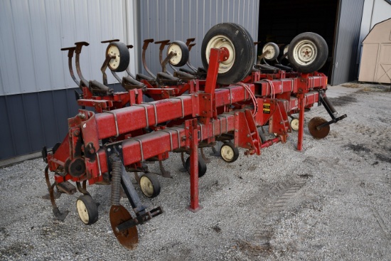 Case-IH 183 12 row 30" 3-pt. cultivator