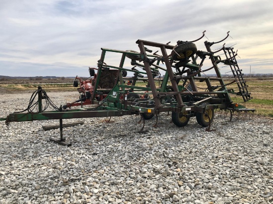 John Deere 980 24' field cultivator