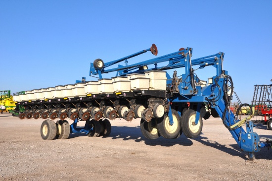 2003 Kinze 3700 24 row 30" planter
