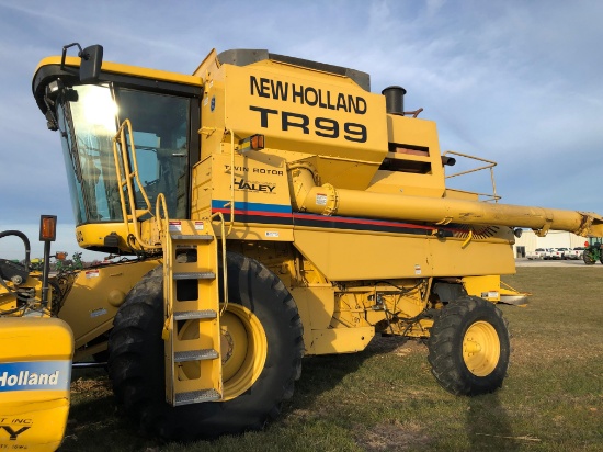 New Holland TR99 2wd combine