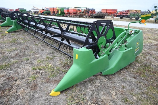 John Deere 925F 25' grain platform