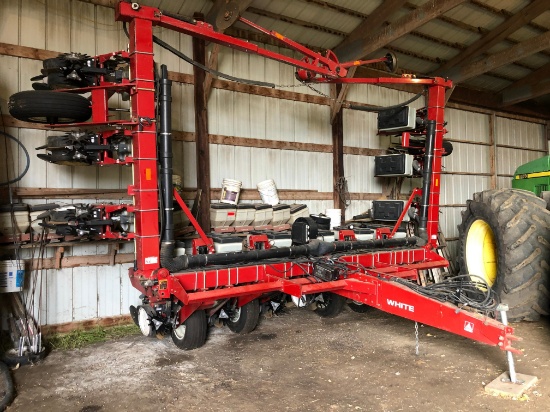 White 6100 12 row 30" planter w/ White 11 row splitter bar
