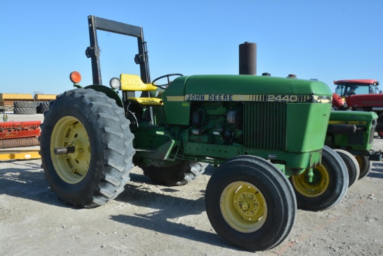 1978 John Deere 2440 2wd tractor