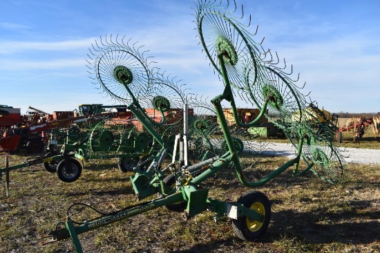John Deere 702 8-wheel hay rake