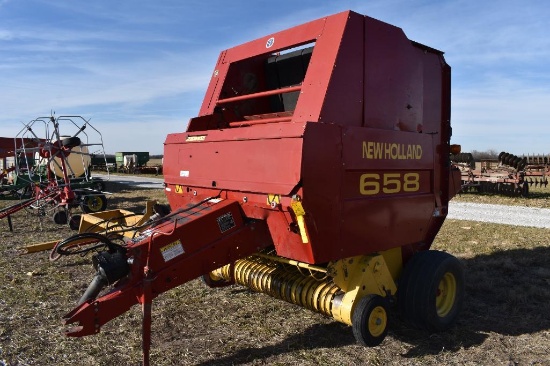 New Holland 658 round baler
