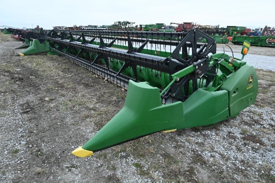 John Deere 630F HydraFlex 30' grain platform