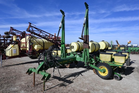 John Deere 7200 8 row 38" planter