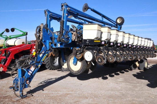 2005 Kinze 3700 24 row 30" planter