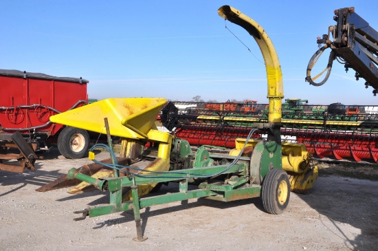 1977 John Deere 38 pull-type silage chopper