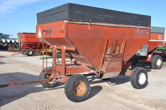 M&W Little Red Wagon gravity wagon