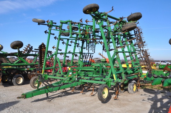 John Deere 980 44.5' field cultivator