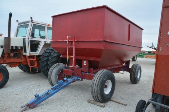 DMI D412 gravity wagon