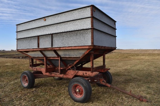 Heider 300 bu. center dump gravity wagon on Heider 773 gear