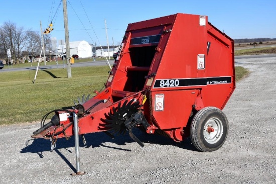 Case-IH 8420 round baler