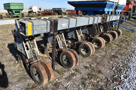 Hiniker 6 row 30" 3-pt. cultivator