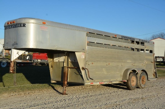 1996 Sooner 18' aluminum livestock trailer