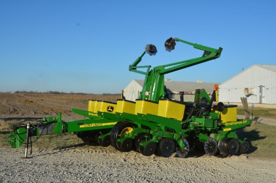 2008 John Deere 1760 12 row 30" planter