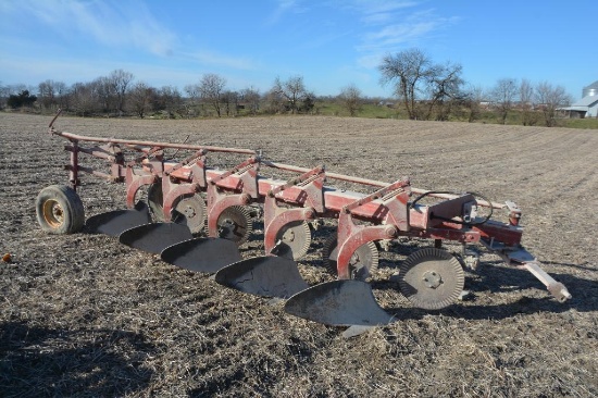 International 720 5-bottom semi-mount plow