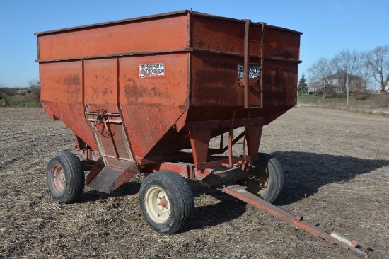 Unverferth 225 gravity wagon on Kewanee running gear