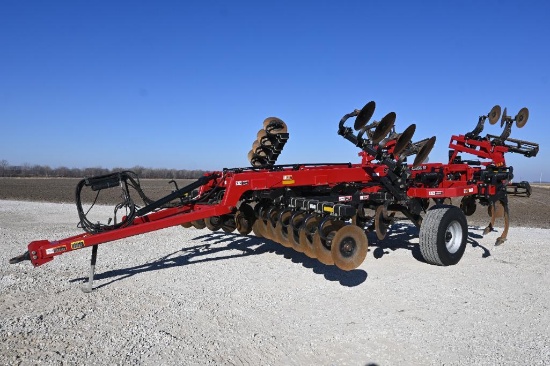 2011 Case-IH 870 9-shank disk ripper