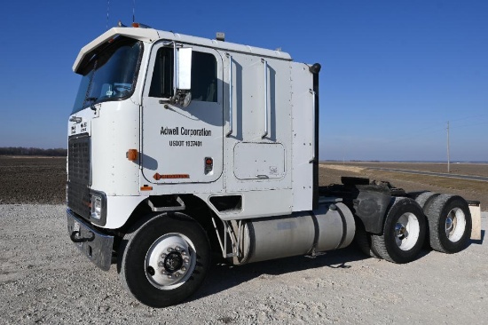 1987 International cab over semi