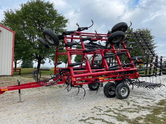 Case-IH Tiger-Mate 200 28.6' field cultivator
