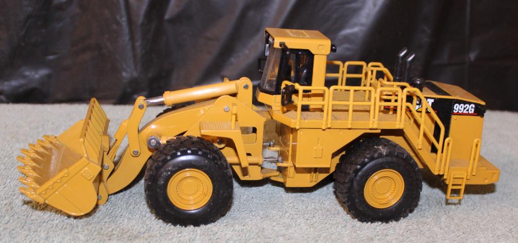 1/50 Cat 992G Wheel Loader by Norscot, Loose in | Proxibid