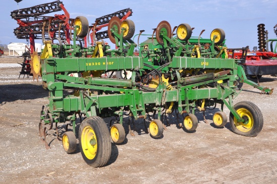 John Deere RM 8 row 30" 3-pt. cultivator