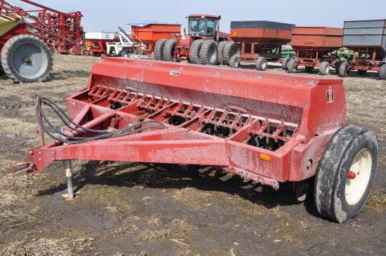 International 5100 Soybean Special 13' grain drill