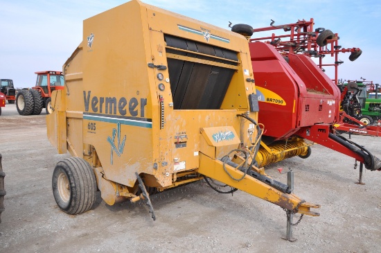 Vermeer 605XL round baler